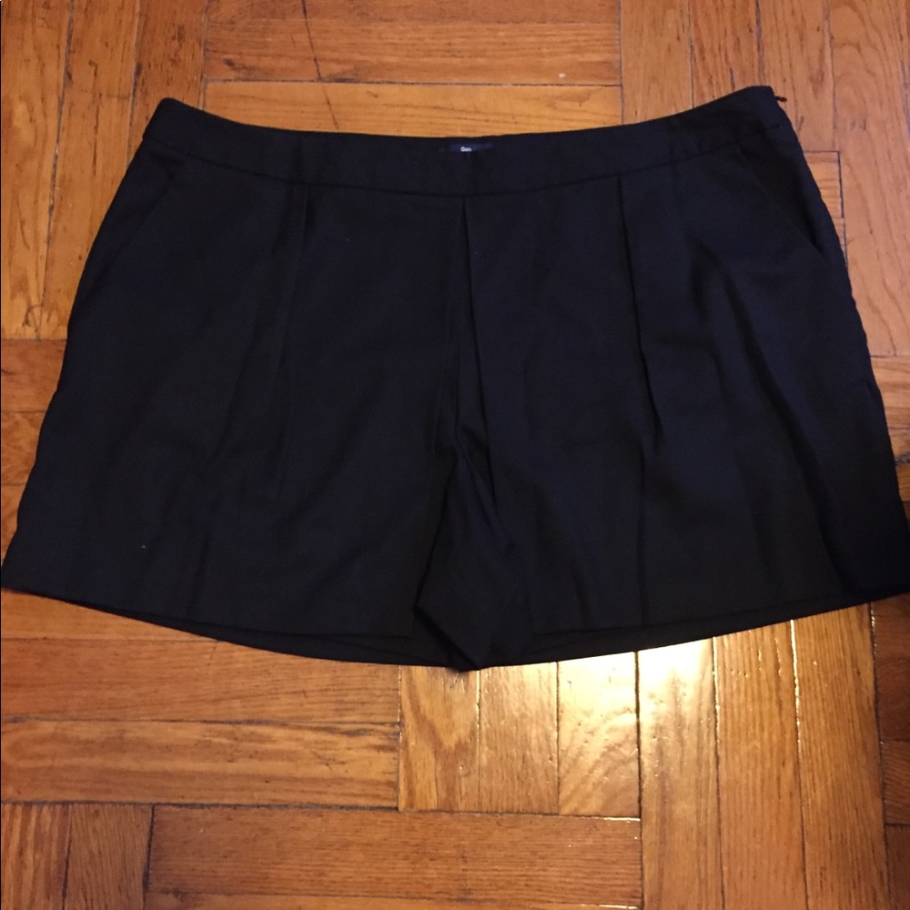 Gap Chic Black Skort! FINAL PRICE DROP